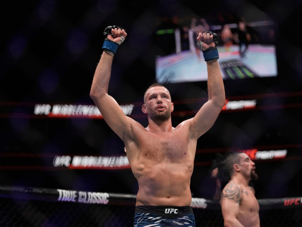 De Ridder batte Whittaker in decisione divisa presso UFC Abu Dhabi