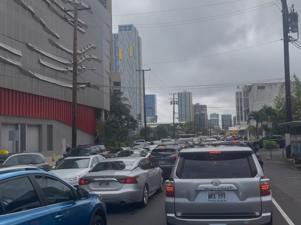 Le onde di tsunami raggiungono gli stati degli Stati Uniti delle Hawaii, in California dopo il terremoto russo