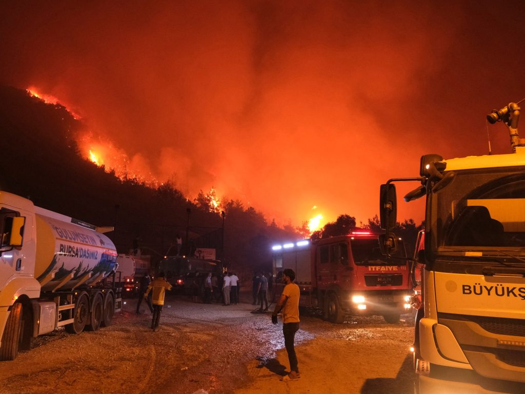 Gli incendi minacciano la quarta città più grande di Turkiye | Notizie sulla crisi climatica