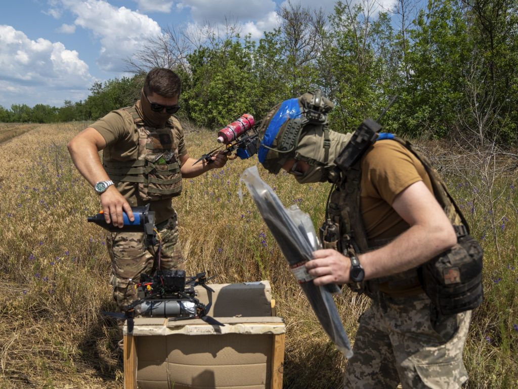 L'attacco di droni ucraine alla Russia centrale uccide tre, ferite 35