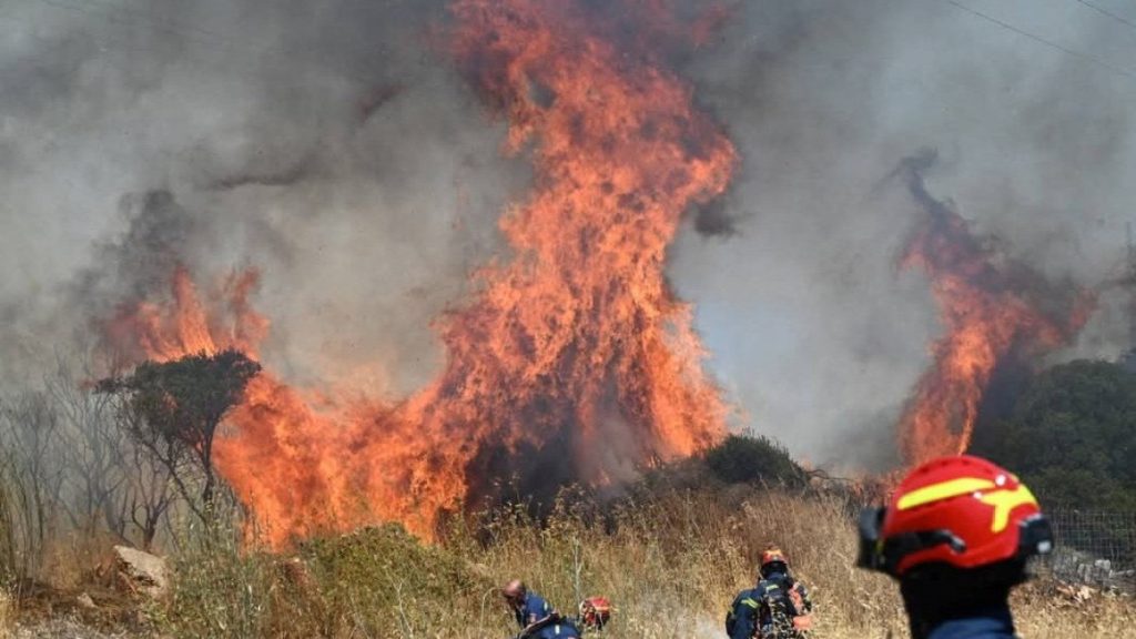Le battaglie in Grecia importanti incendi in mezzo a persistente ondata di calore | Notizie sulla crisi climatica