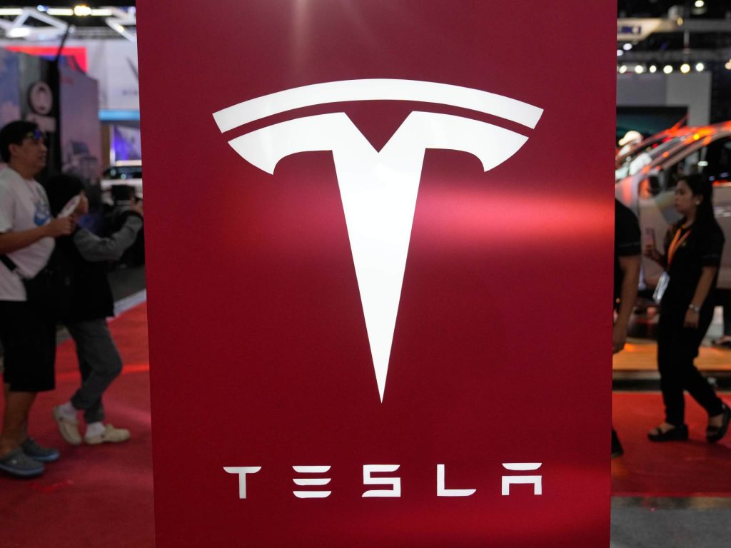 Le vendite globali di Tesla cadono in mezzo al contraccolpo e alla pressione sul mercato dei veicoli elettrici