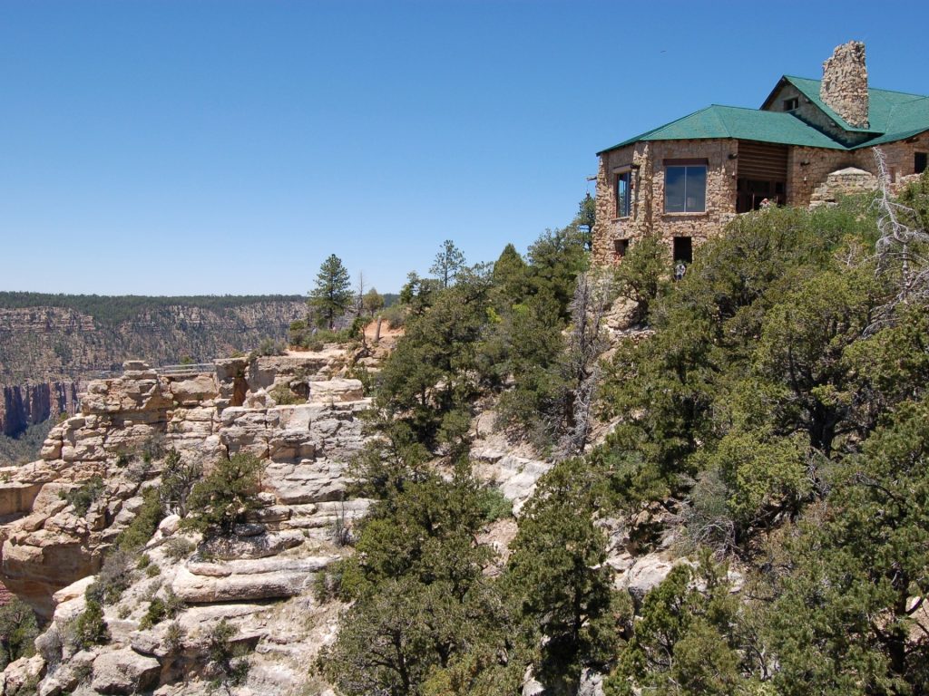 Lo storico Grand Canyon Lodge Burns to Ashes in Wildfire al US National Park