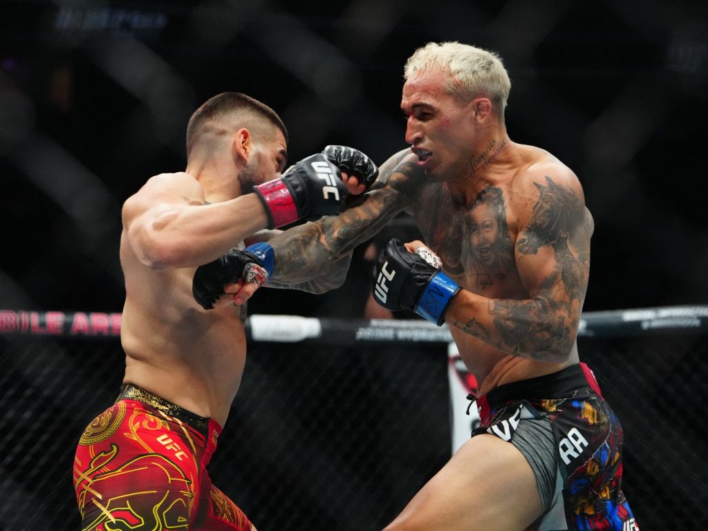 Oliveira di Topuria Ko per vincere il titolo leggero all'UFC 317