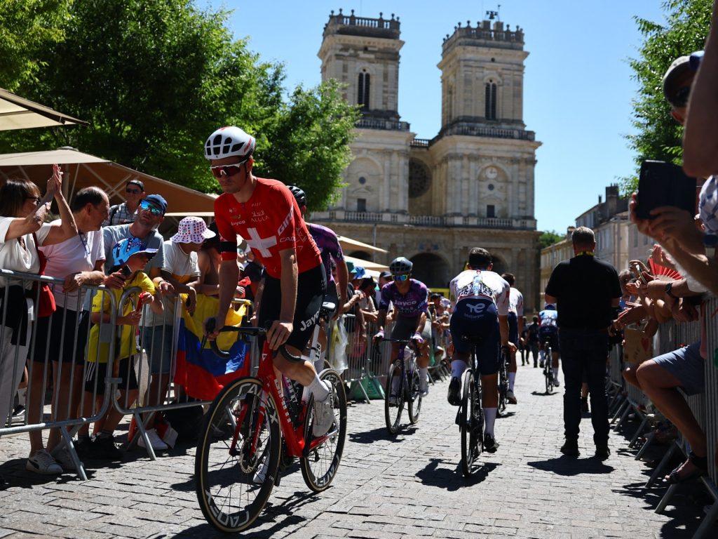 Tour de France fa una pausa per Privitera, che è morto dopo l'Italia incidente