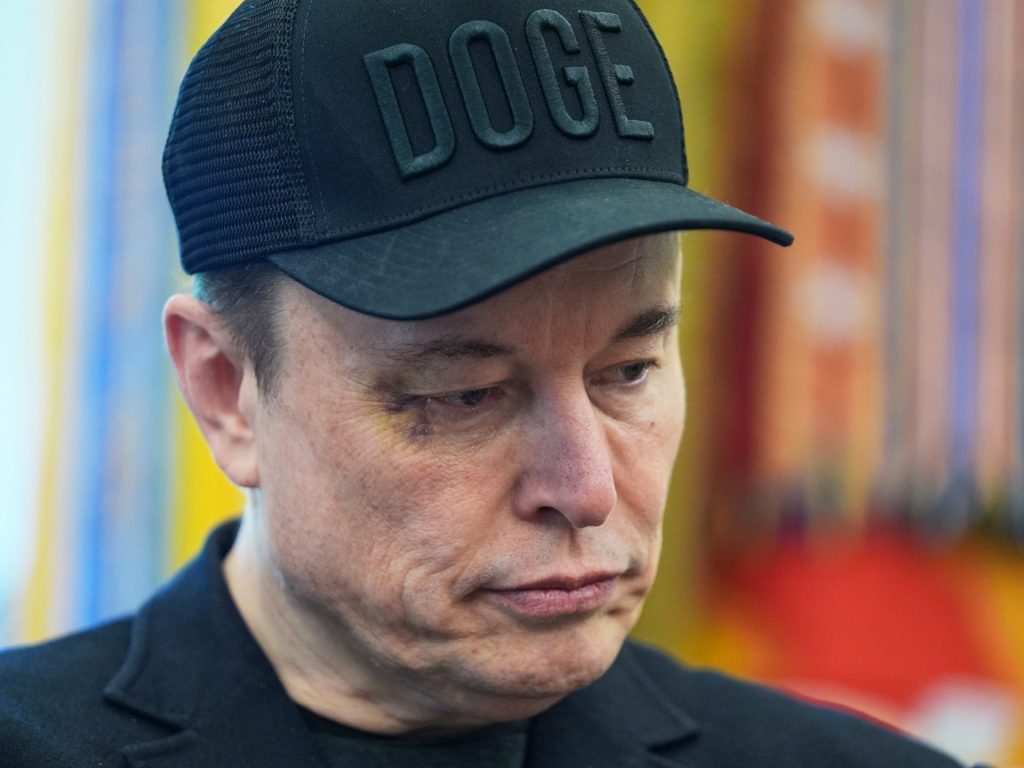 Trump minaccia di rivedere i sussidi alle aziende di proprietà del muschio