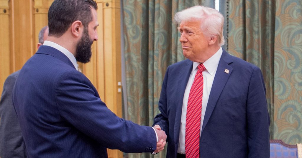 Trump ordina formalmente il revoca delle sanzioni della Siria