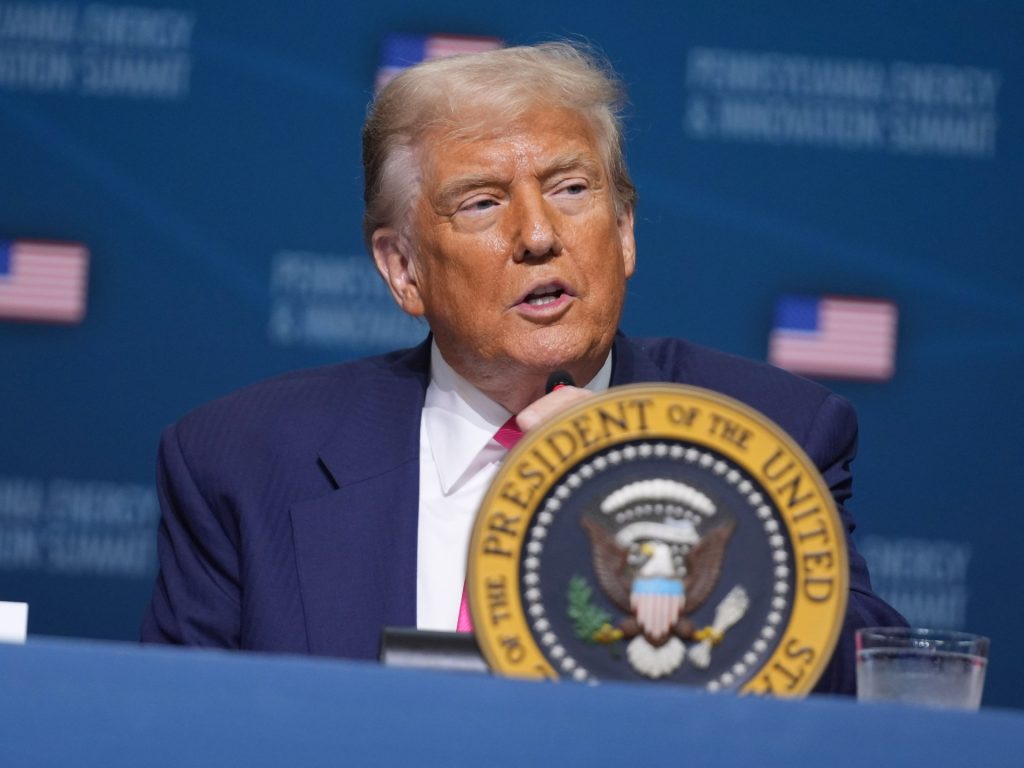 Trump svela la tariffa del 19% sull'Indonesia, afferma l'accordo del Vietnam "abbastanza ben fissato"