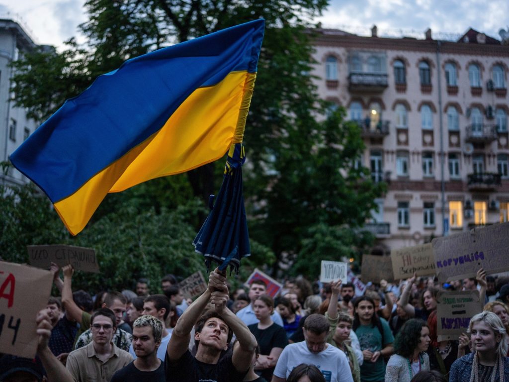 Zelenskyy promette un nuovo disegno di legge in mezzo alla crescente pressione sulla legge sull'anticorruzione