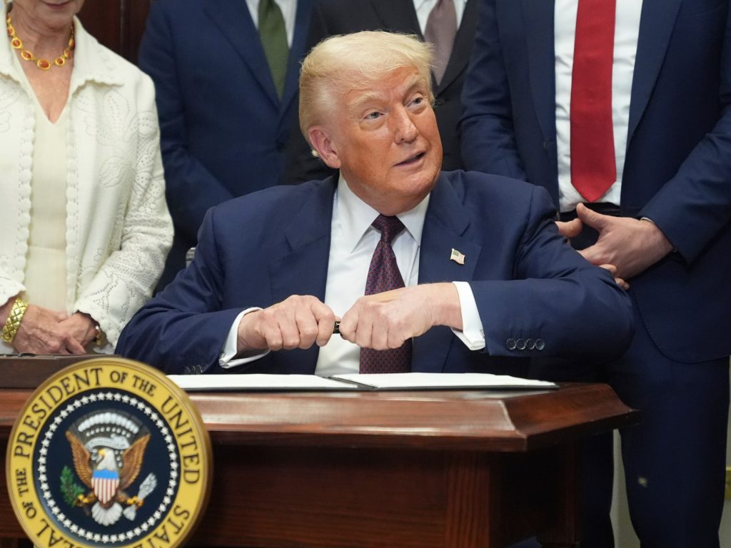 Trump ordina ai sottomarini nucleari di muoversi nella crescente guerra di parole con la Russia