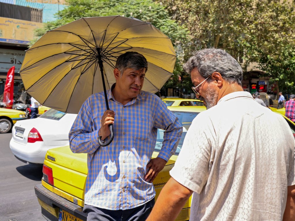 La tripla crisi dell'Iran sta rimodellando la vita quotidiana