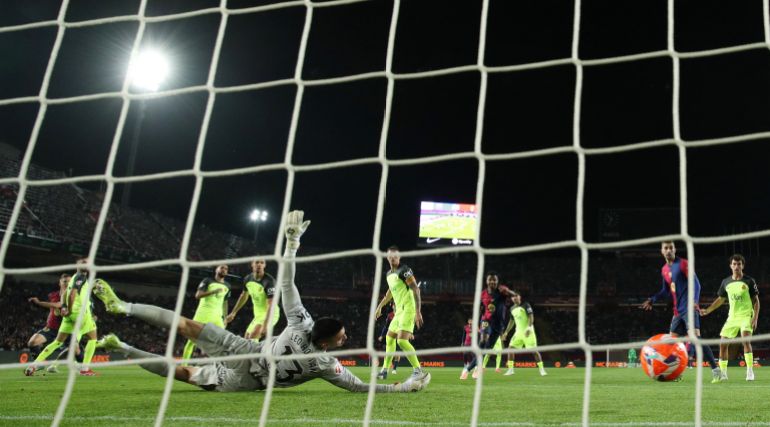 Dani Olmo del Barcellona segna l'unico obiettivo nell'ultimo incontro con Maiorca