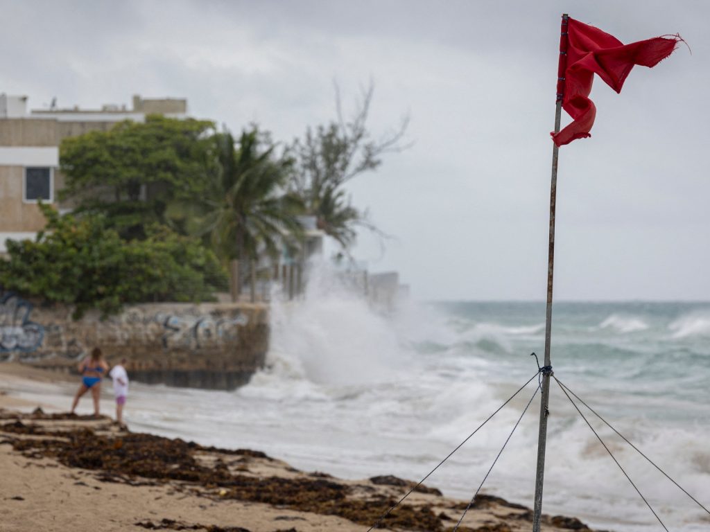 Erin ha declassato al uragano di categoria 3, afferma NHC