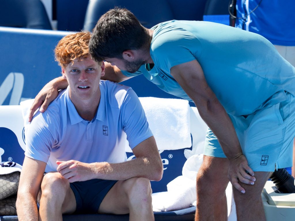 Carlos Alcaraz vince la finale di Cincinnati Open dopo che Jannik Sinner si ritira
