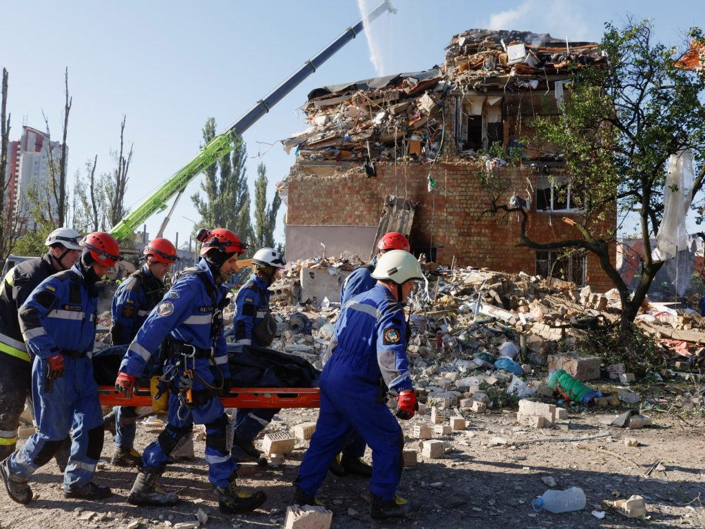 L'attacco russo "massiccio" al Kiev dell'Ucraina uccide almeno 21, ferite dozzine