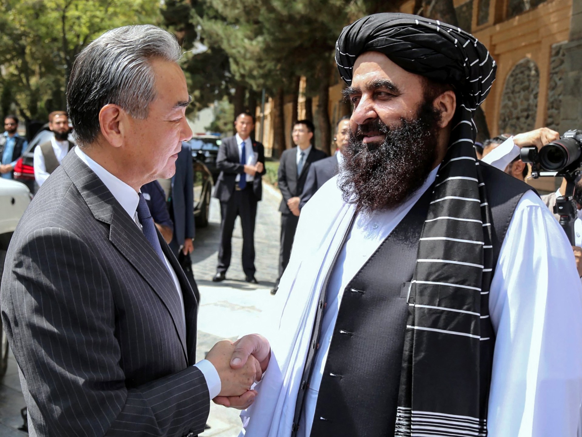 China FM in Afghanistan, offre di approfondire la cooperazione con i sovrani talebani