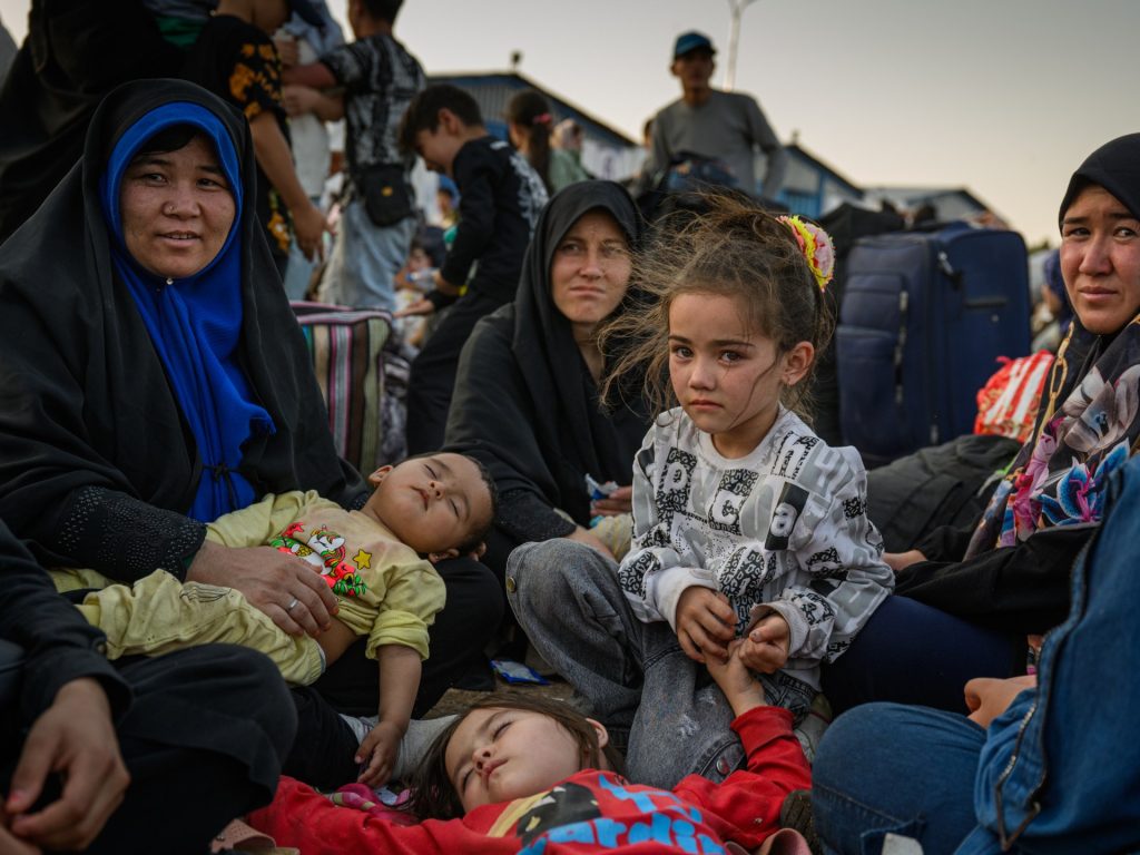 Forzati di nuovo dall'Iran, gli afgani affrontano la siccità, la povertà e la repressione
