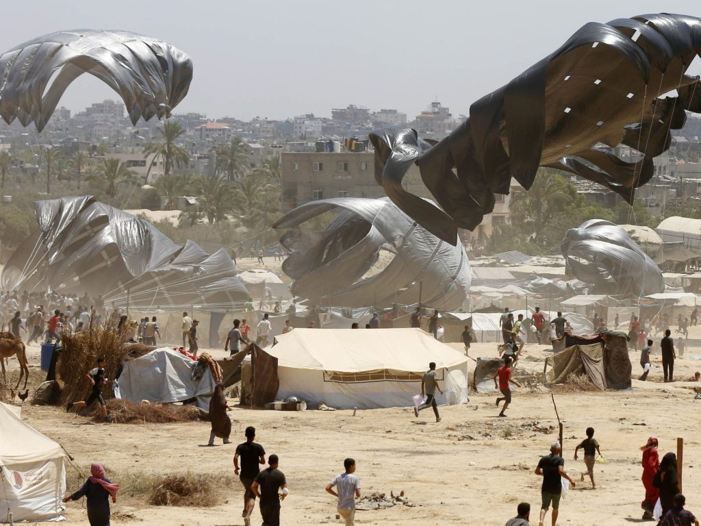 Gli AirDrops su Gaza sono una prodezza di PR, non un'operazione umanitaria