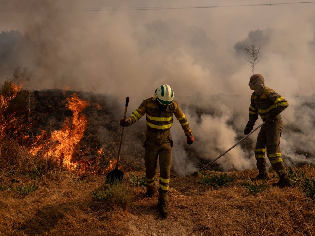 I venti complicano battaglie per incendi in Spagna; Il Portogallo subisce la terza morte
