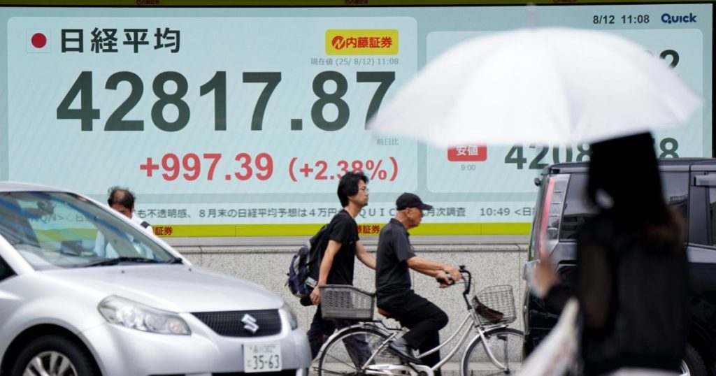 Il Giappone Nikkei 225 colpisce il massimo di tutti i tempi dopo che l'inflazione statunitense rimane stabile