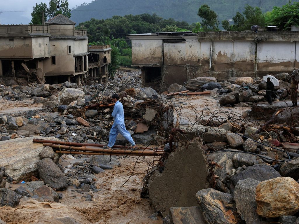 Il nuovo diluvio monsonico pakistano uccide 20 persone: funzionari locali