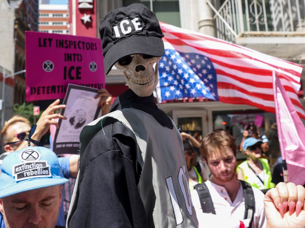 Il nuovo lavoro di Superman su ICE è il tocco perfetto per la trama americana