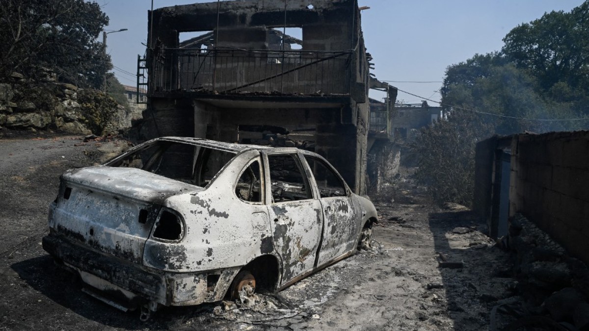 Incendi spazzano la Spagna, il Portogallo e la Grecia durante l'ondata di calore incessante