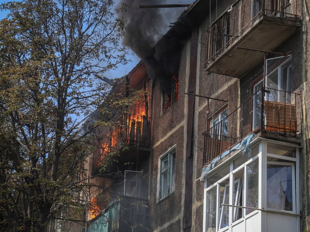 L'Ucraina afferma di aver colpito la raffineria di petrolio russa negli scambi di droni; I discorsi chiave si profilano