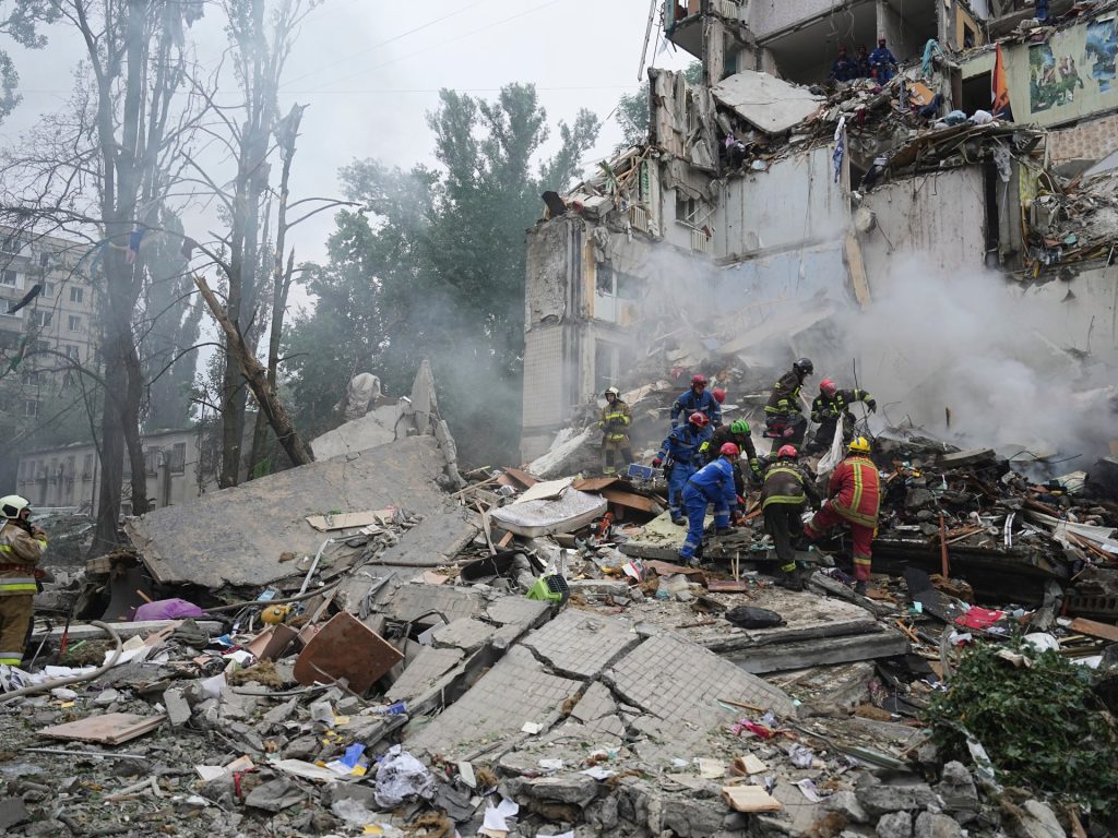 La Russia uccide 18 in drone, scioperi missili sul Kiev dell'Ucraina: funzionari