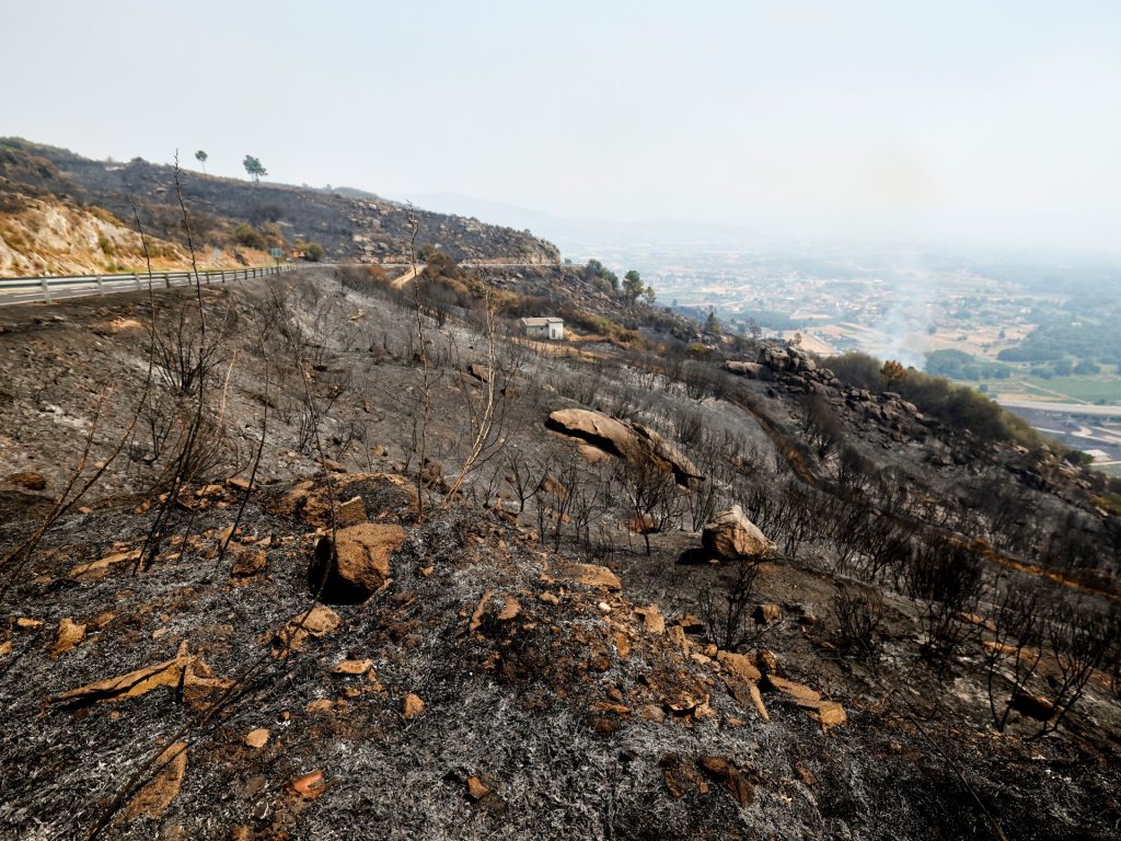 La Spagna subisce la terza morte per incendi mentre migliaia rimangono sfollati in Europa