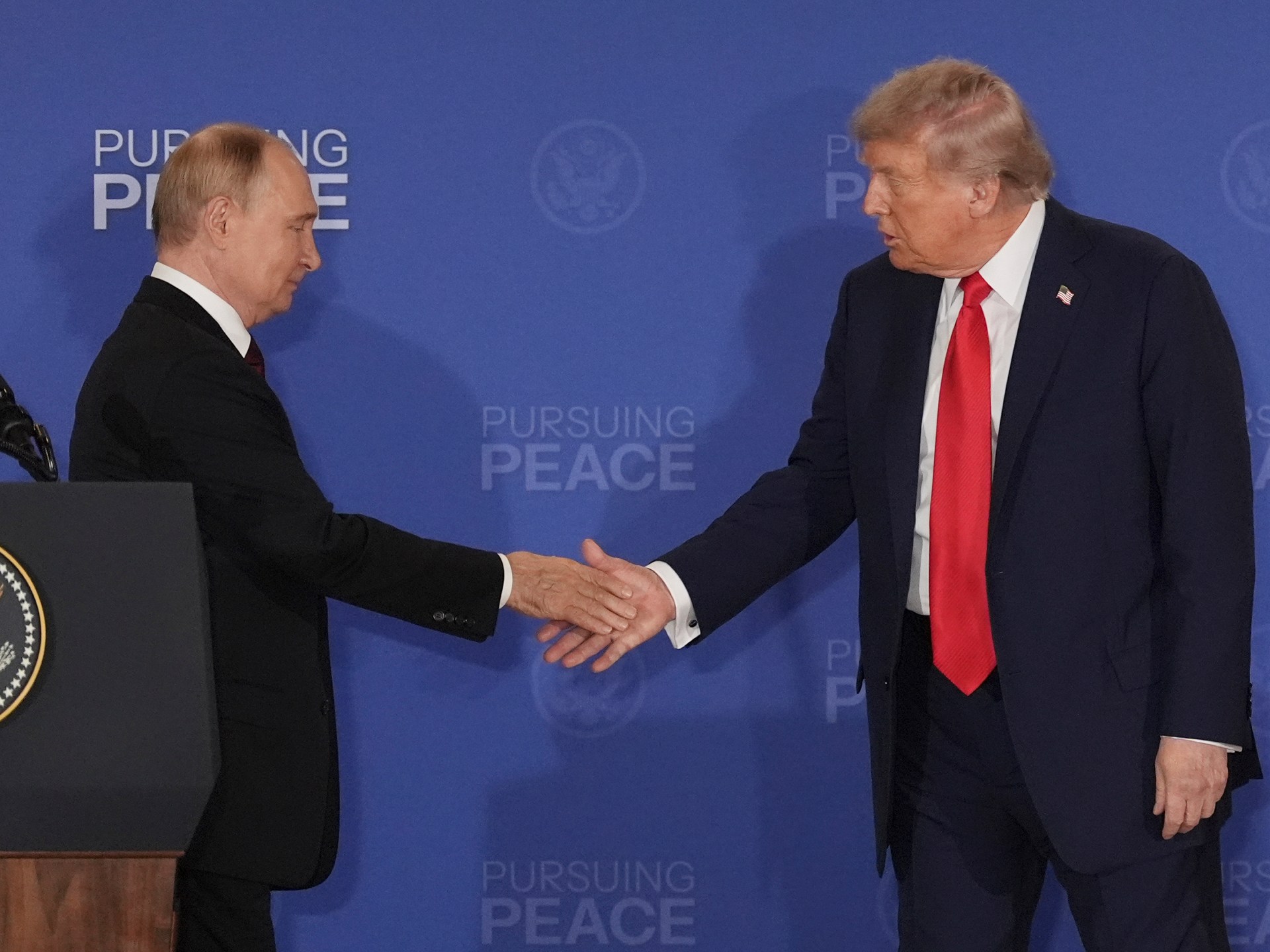 "Nutrire un narcisista:" l'Ucraina riflette sul vertice di Trump-Putin