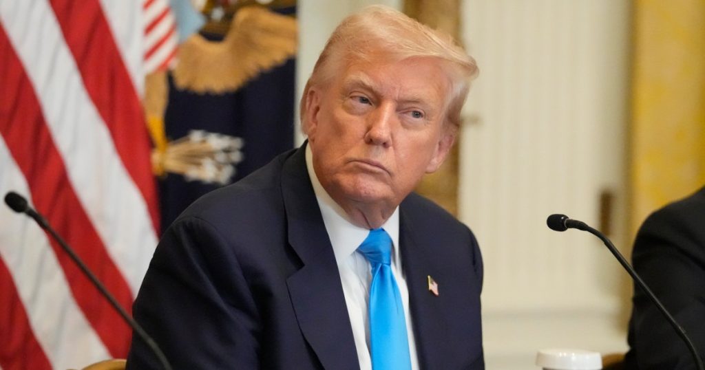 Trump annuncia un accordo commerciale con la Corea del Sud, impostando tariffe al 15 percento