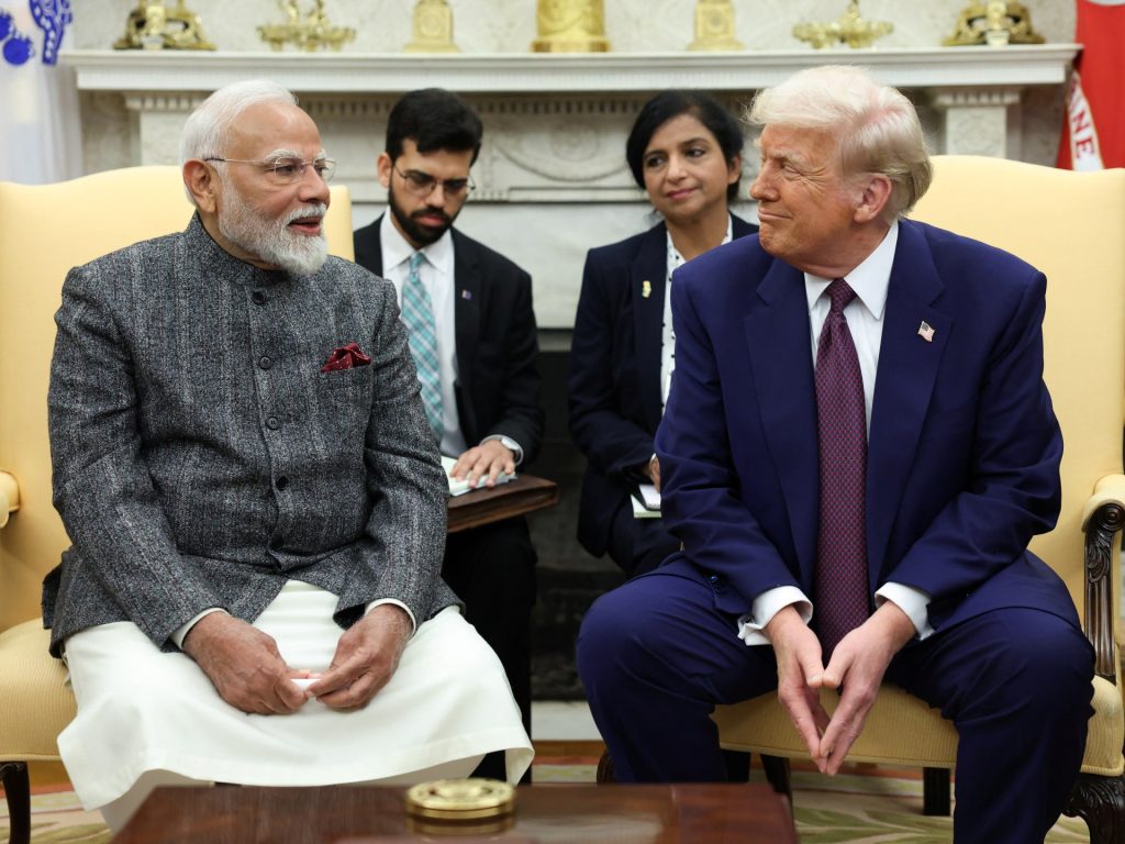 Trump colpisce l'India con tariffa del 25%, "penalità" extra per gli acquisti di petrolio russo