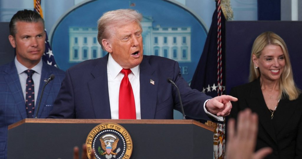 Trump minaccia di sparare al governatore della Fed USA Lisa Cook