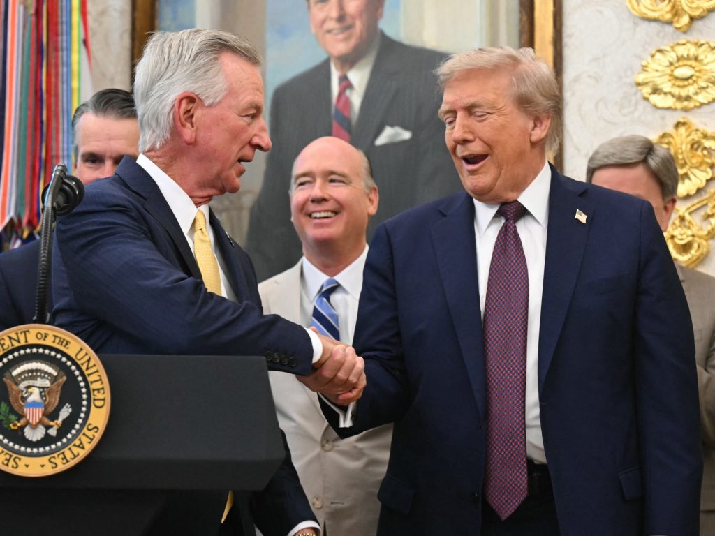 Cosa c'è dietro il piano di Donald Trump di spostare il comando spaziale americano in Alabama?