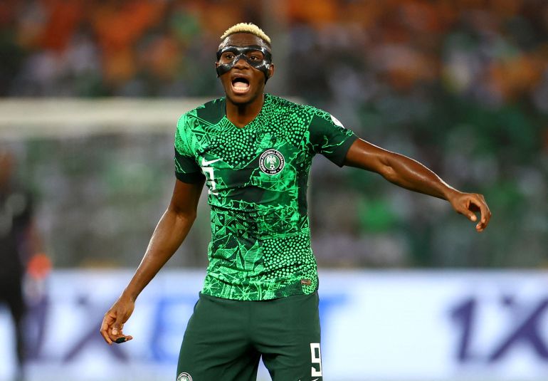 Victor Osimhen reagisce.