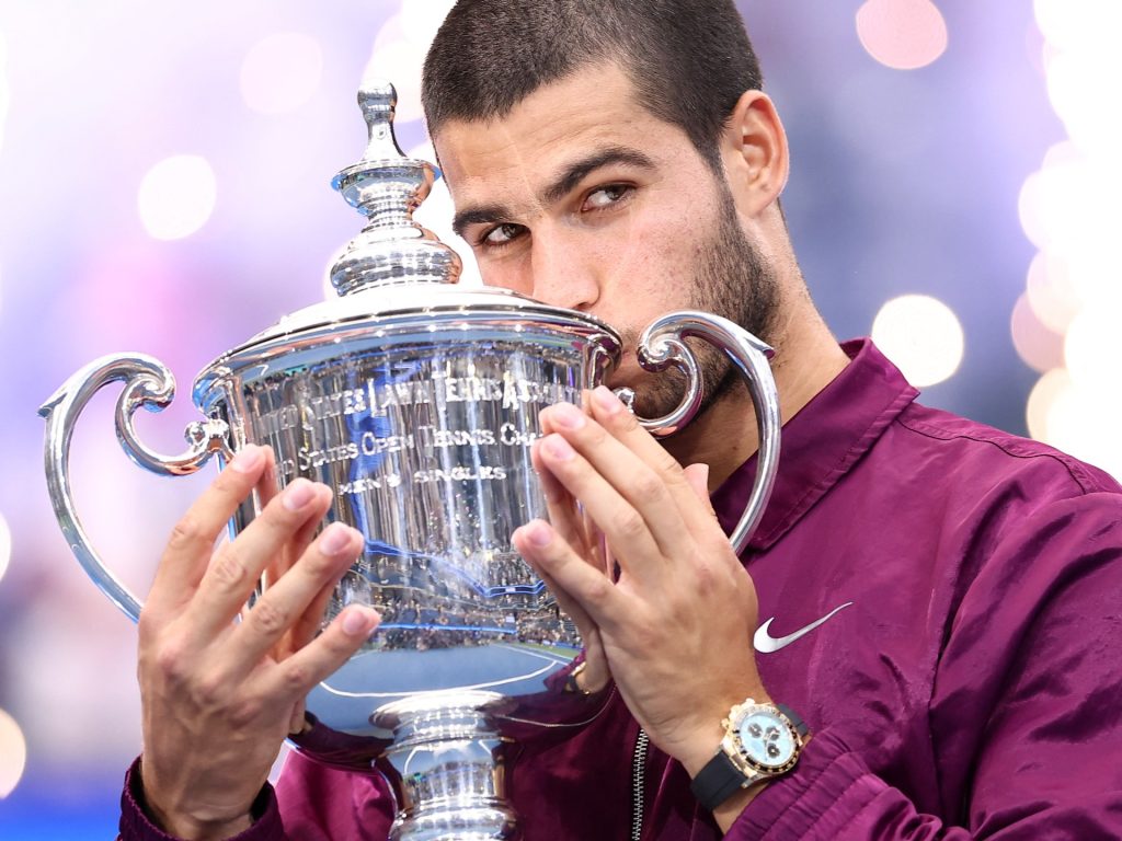 Alcaraz batte il peccatore per sollevarci il trofeo 2025 mentre Trump osserva