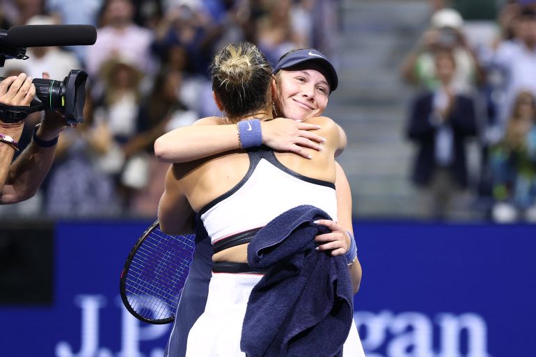 Aryna Sabalenka e Amanda Anisimova reagiscono.