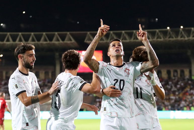 Joao Cancelo del Portogallo celebra segnando il loro terzo gol