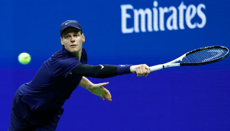 Jannik Sinner in azione.