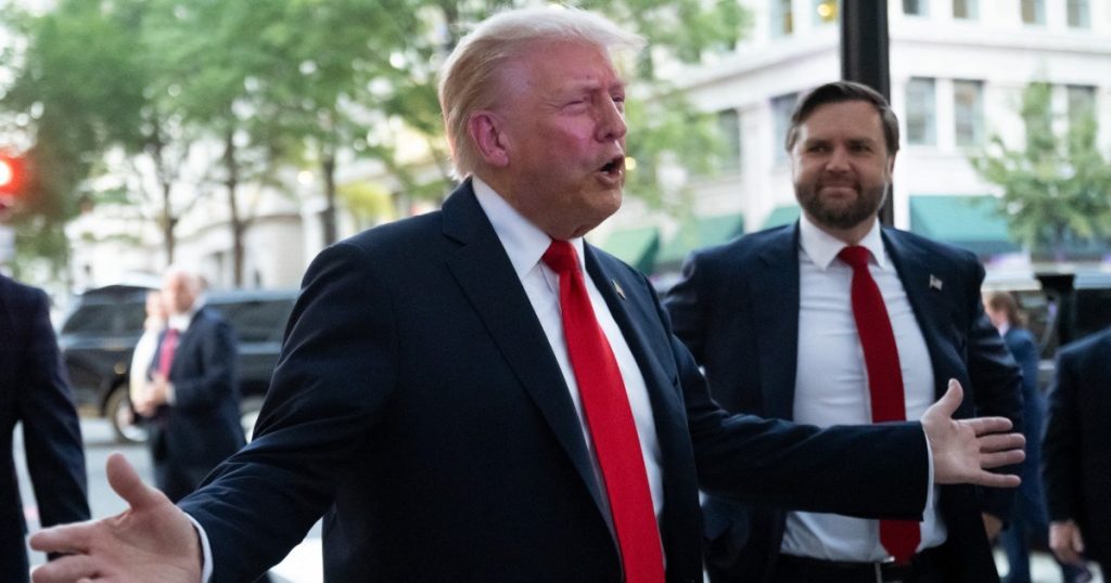 Trump dice che la firma sulla nota di compleanno a Jeffrey Epstein non è suo