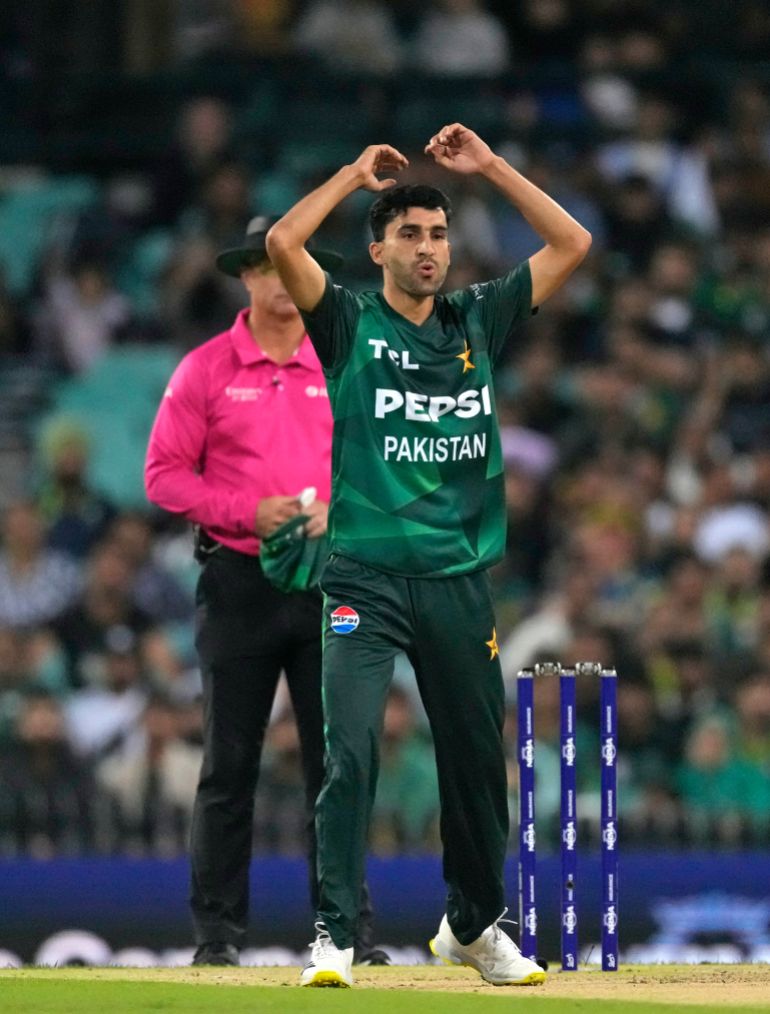 Il Sufiyan Muqeem del Pakistan reagisce dopo aver bowling una consegna durante la partita di cricket internazionale T20 tra Australia e Pakistan a Sydney, in Australia, sabato 16 novembre 2024. (Foto AP/Rick Rycroft)