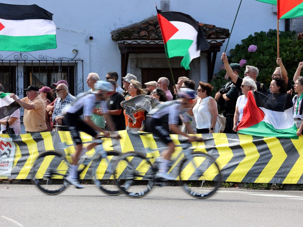 Le proteste pro-Palestine portano una sicurezza "straordinaria" per la Vuelta della Spagna