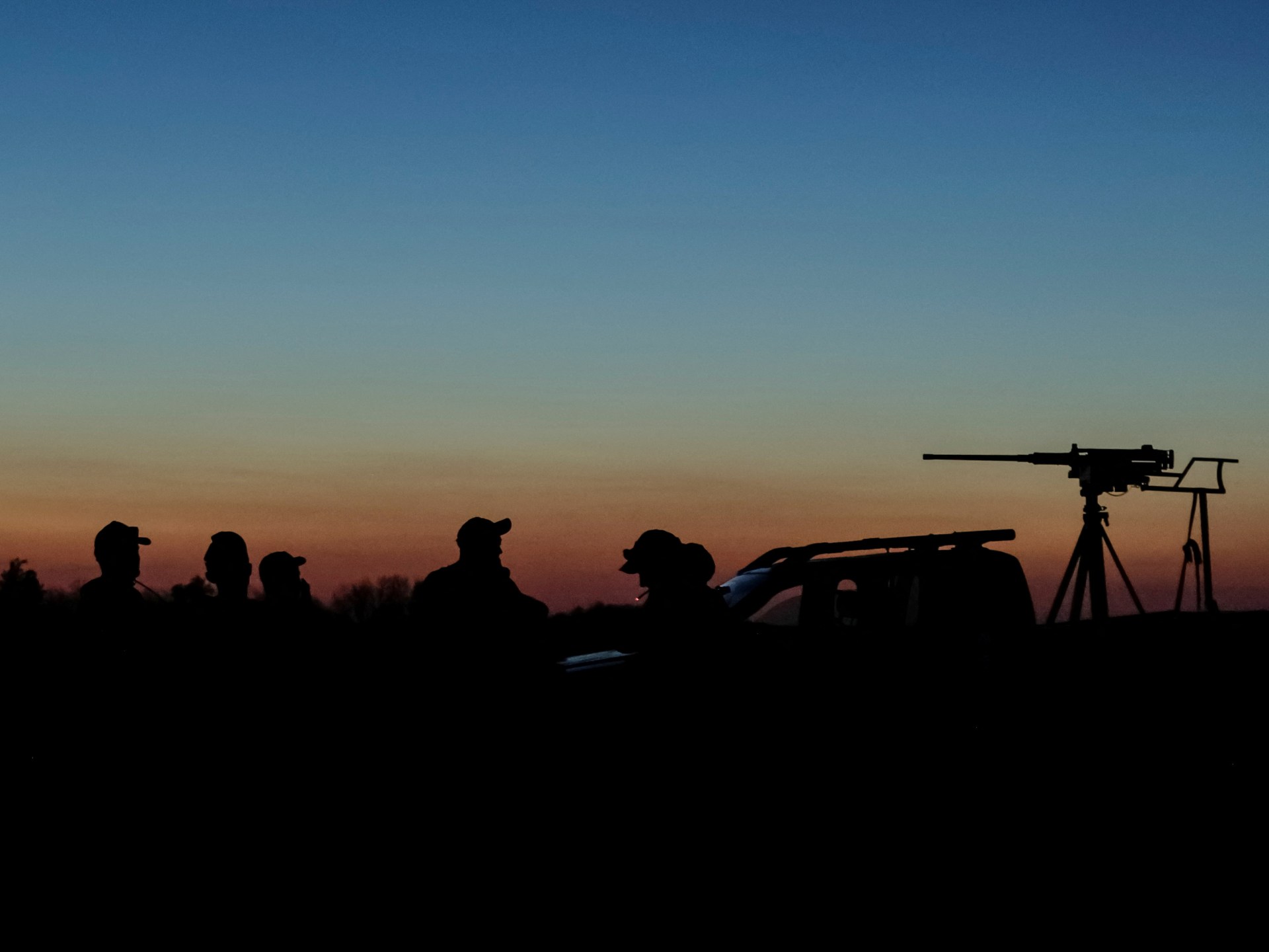 L'Ucraina si rivolge alla raffineria di petrolio russa chiave mentre Mosca mette alla prova missile ipersonica