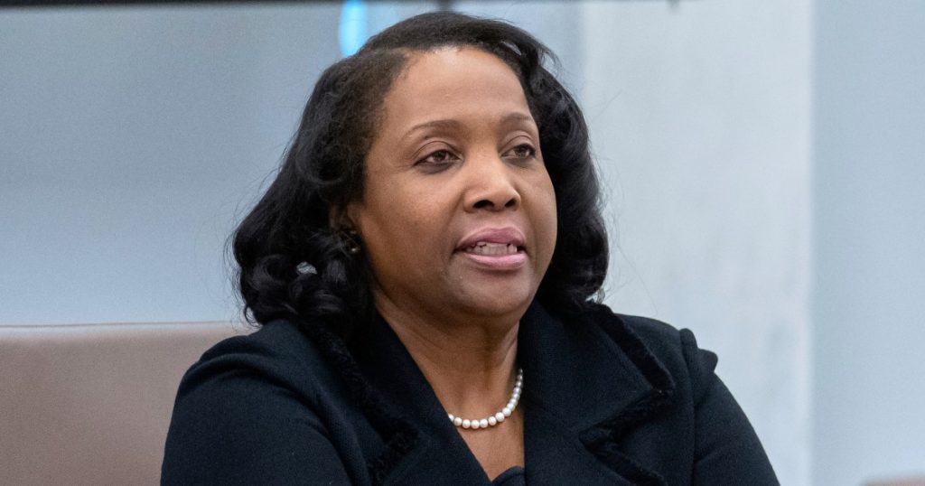 La corte d'appello degli Stati Uniti blocca l'offerta di Trump di licenziare Lisa Cook dalla Federal Reserve