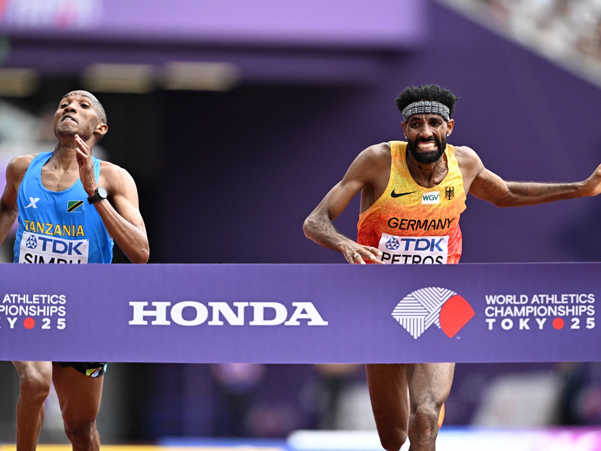 Simbu dalla Tanzania vince maratona oro nella finitura fotografica storica