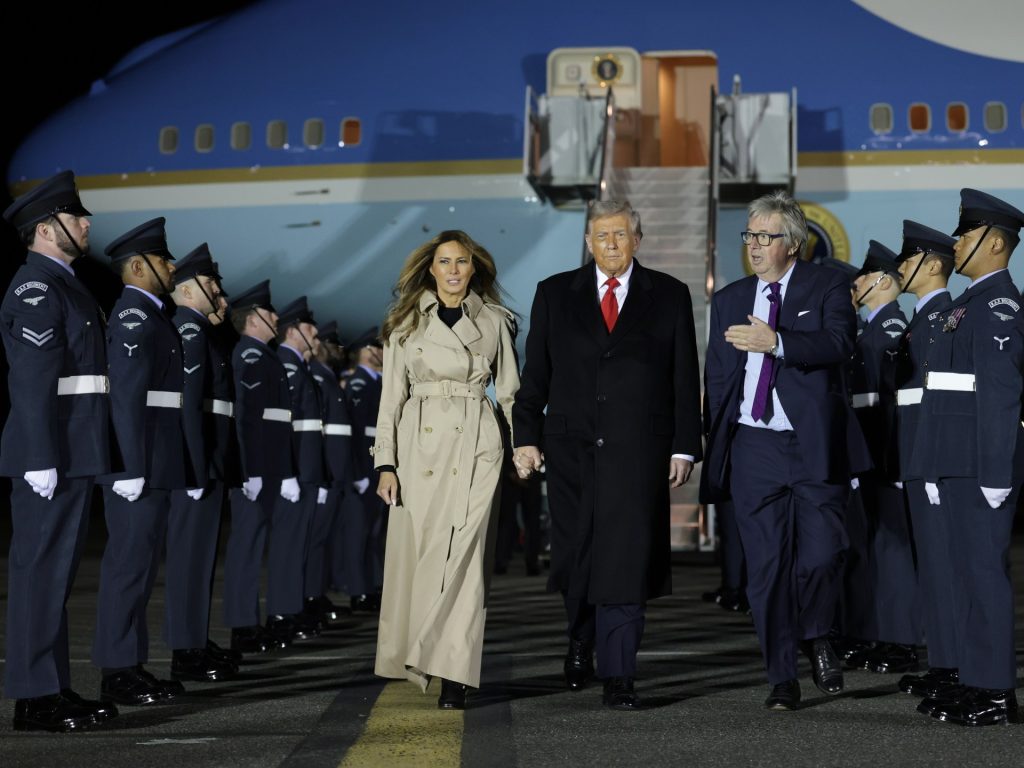 Il presidente degli Stati Uniti Donald Trump arriva nel Regno Unito per la visita del secondo stato