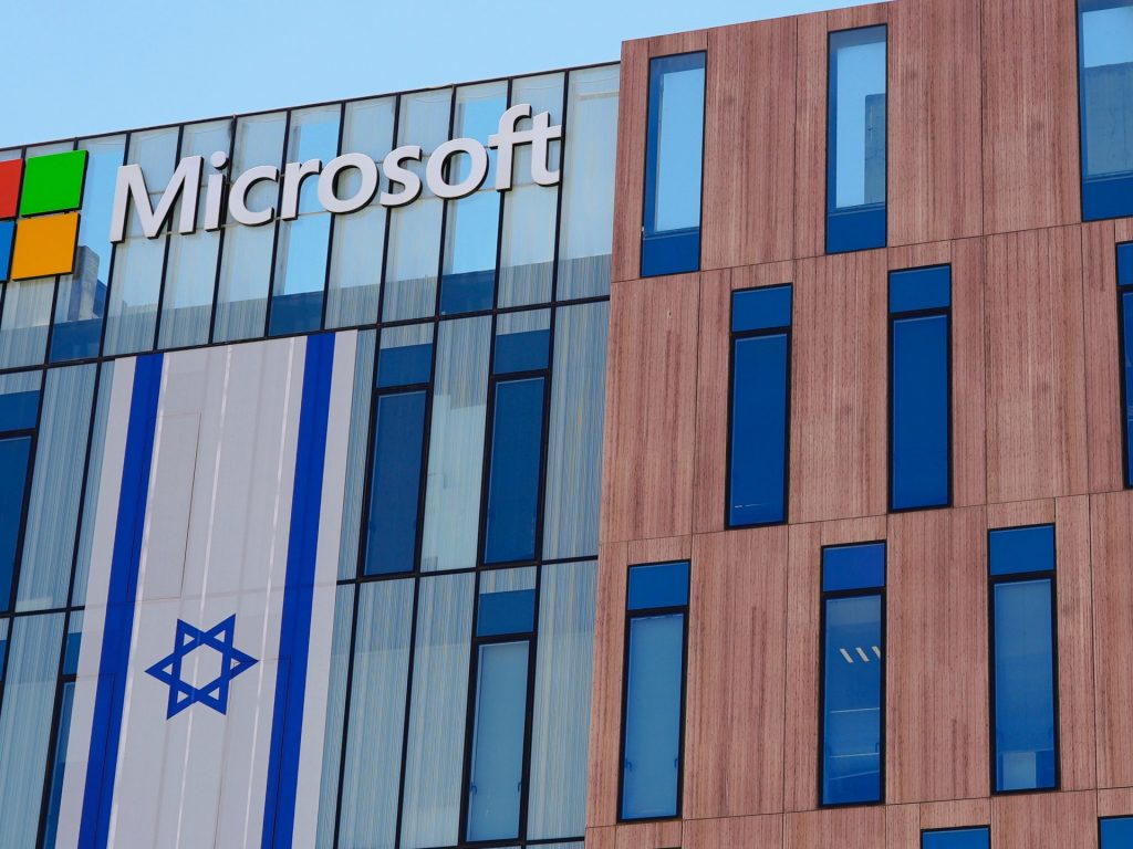 Perché Microsoft ha interrotto Israele da alcuni dei suoi servizi?