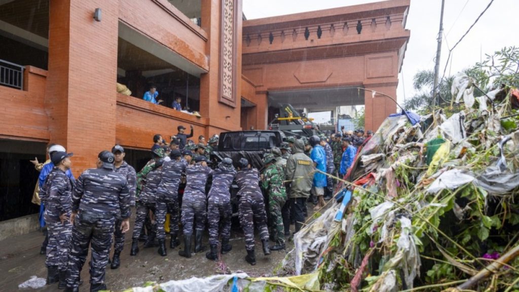 Almeno 19 uccisi in inondazioni improvvise in Indonesia, la maggior parte sull'isola di Bali