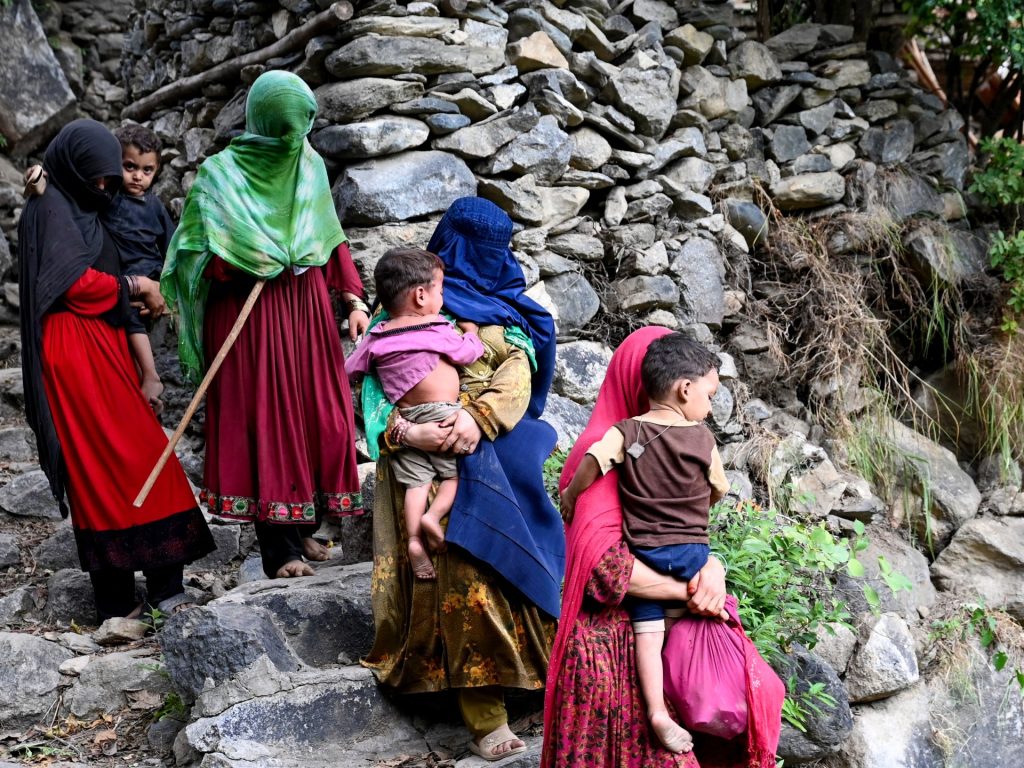 Dopo il sisma, i bambini dell'Afghanistan affrontano una crisi in una crisi